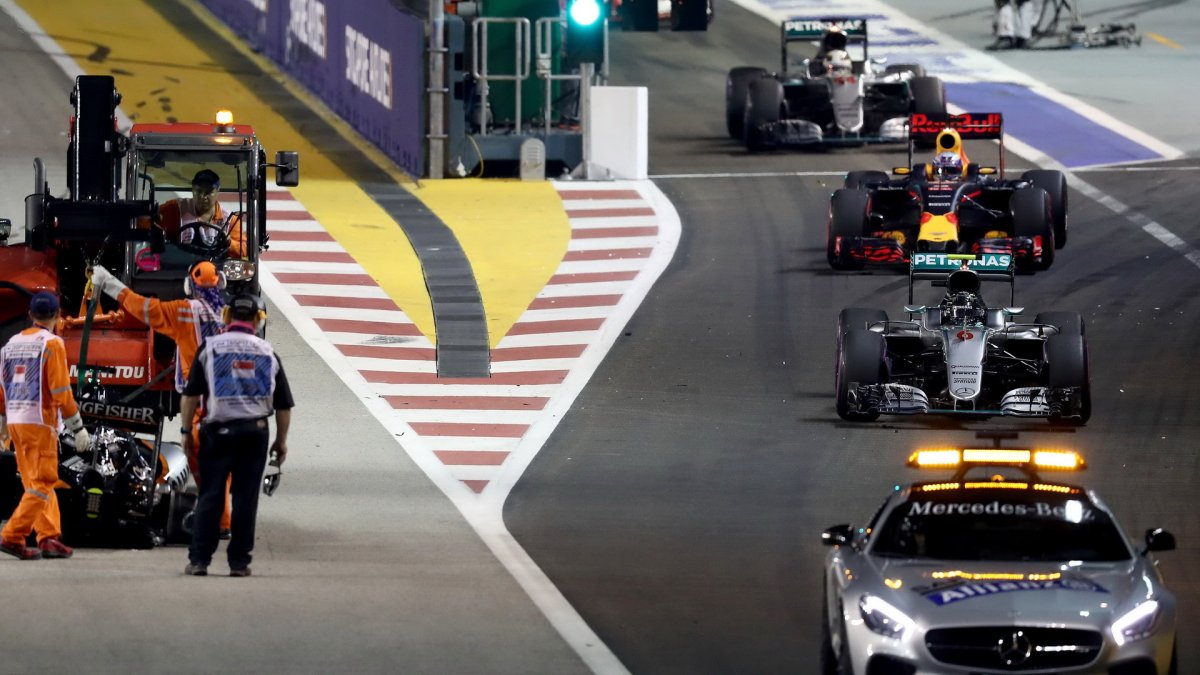 Safety Car v závodě v Singapuru