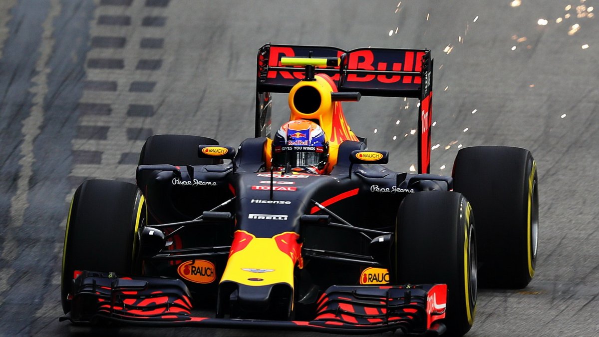 Max Verstappen při sobotním tréninku v Singapuru
