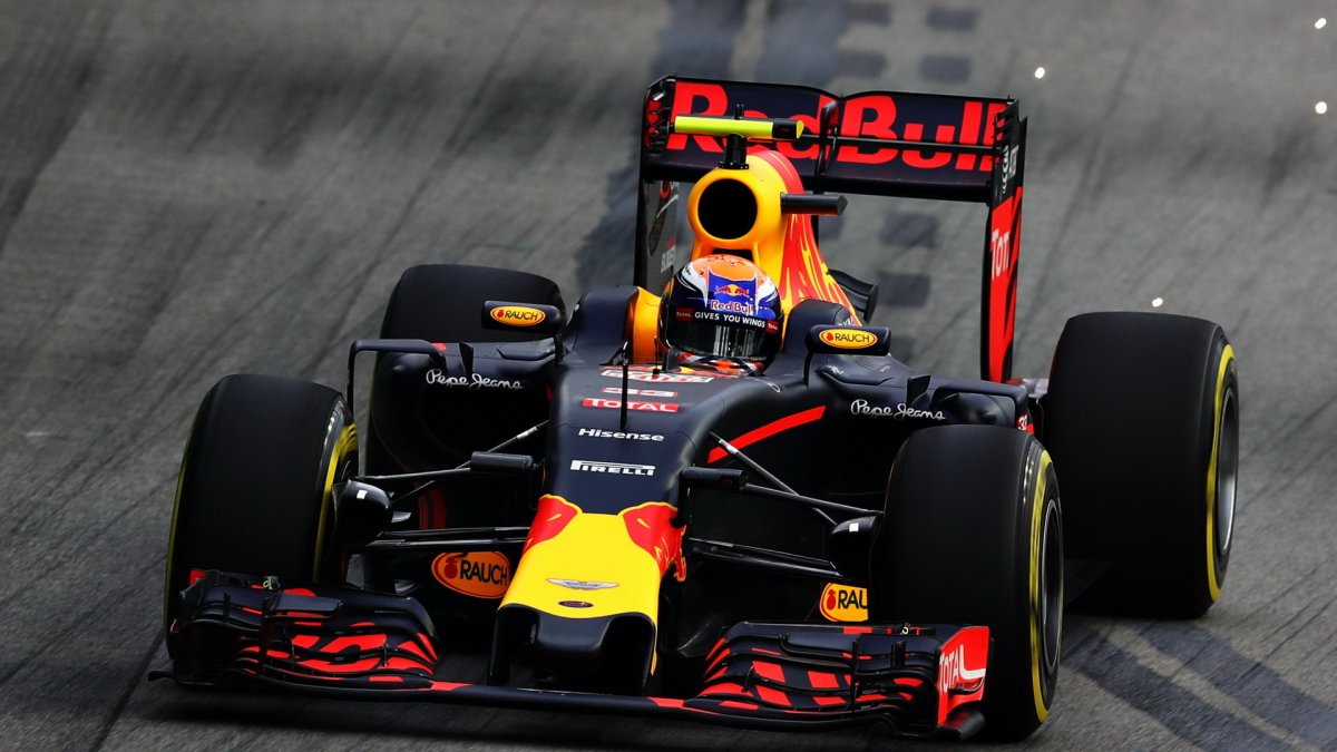 Max Verstappen při sobotním tréninku v Singapuru