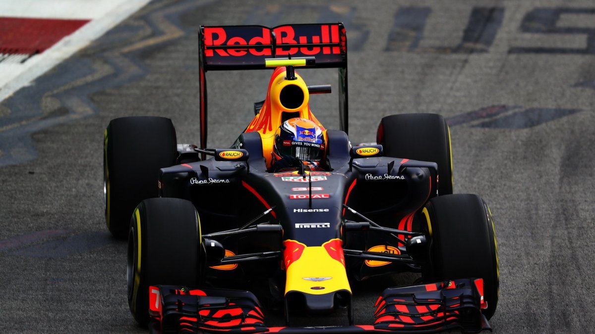Max Verstappen při sobotním tréninku v Singapuru