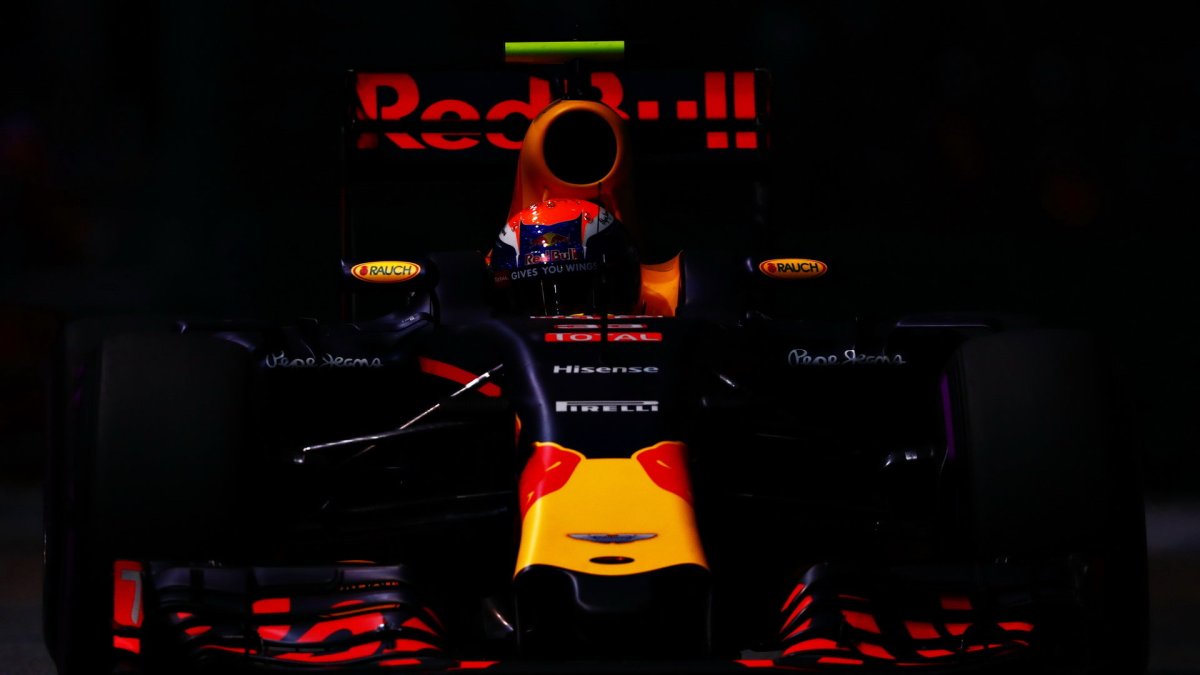 Max Verstappen v kvalifikaci v Singapuru