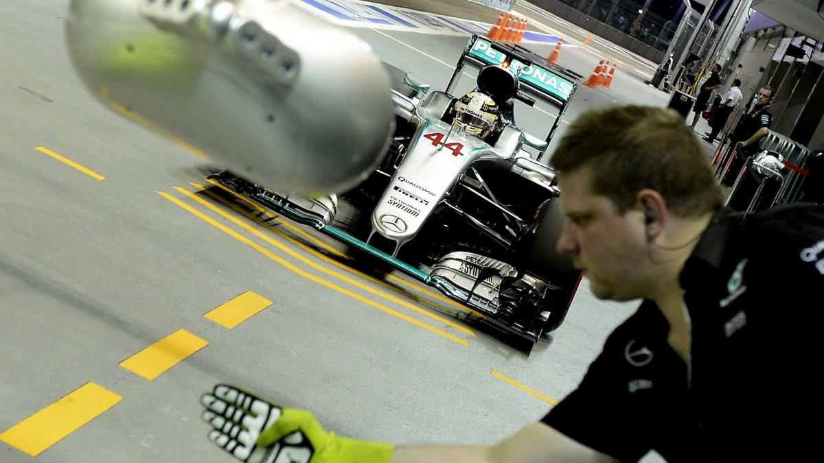 Lewis Hamilton v kvalifikaci v Singapuru
