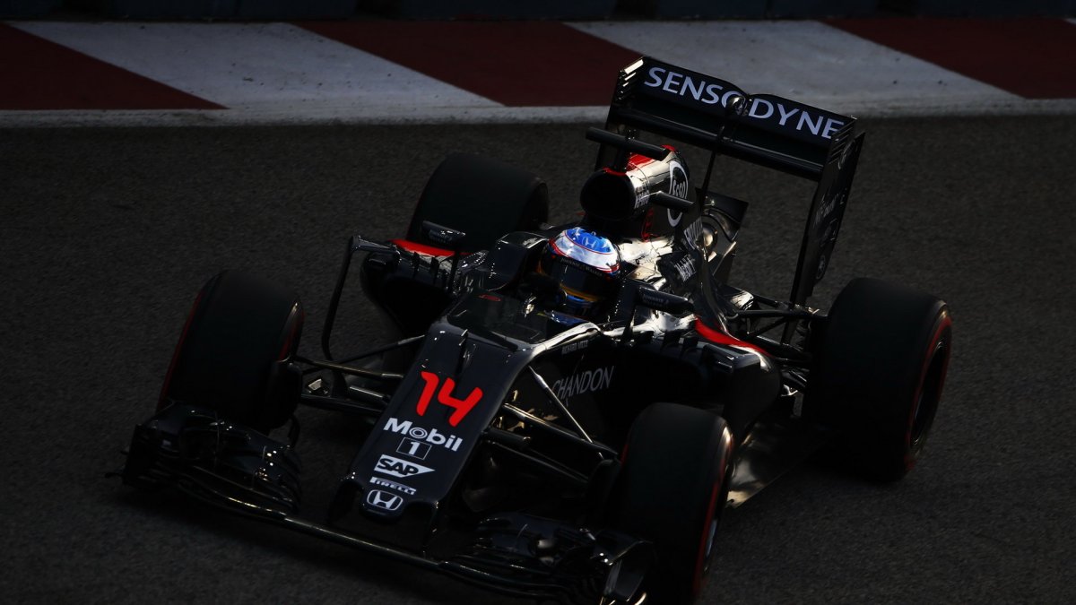 Fernando Alonso v kvalifikaci v Singapuru