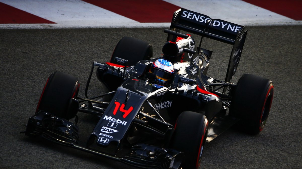 Fernando Alonso v kvalifikaci v Singapuru