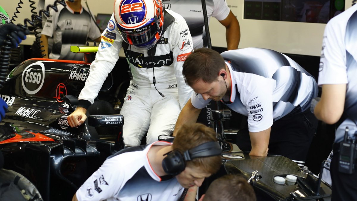 Jenson Button v kvalifikaci v Singapuru