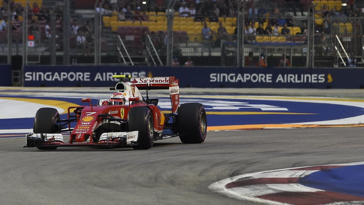 Kimi Räikkönen v kvalifikaci v Singapuru