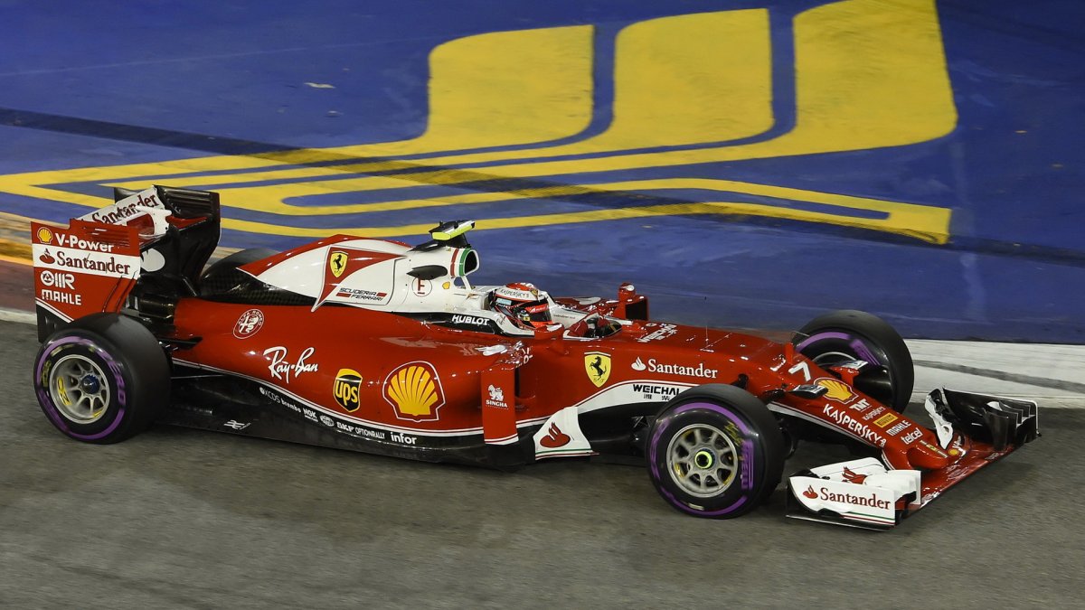 Kimi Räikkönen v kvalifikaci v Singapuru