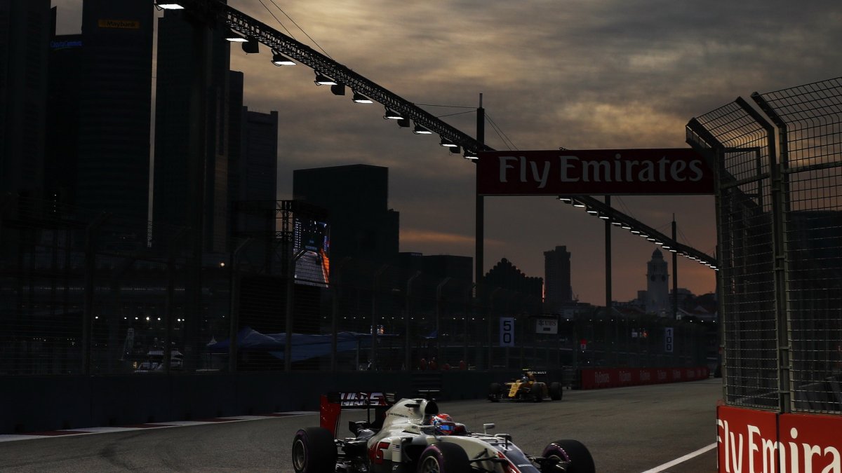 Romain Grosjean při sobotním tréninku v Singapuru