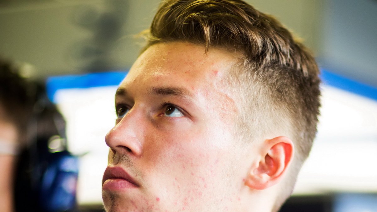 Daniil Kvjat v Singapuru