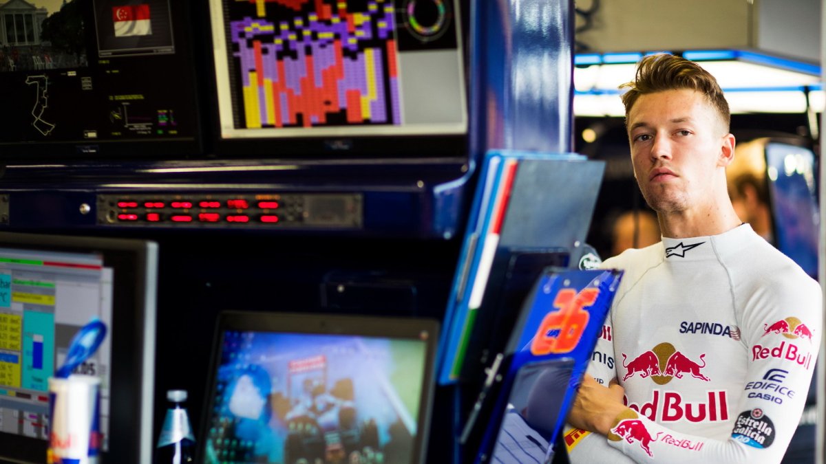 Daniil Kvjat v Singapuru