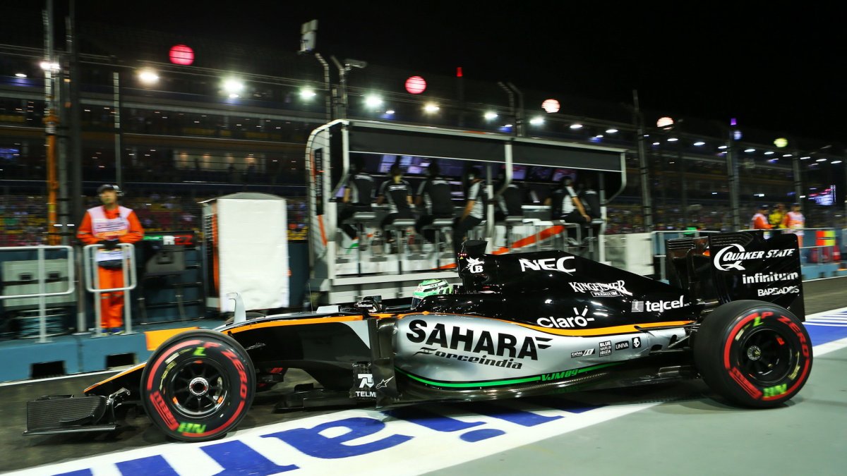 Nico Hülkenberg při pátečním tréninku v Singapuru