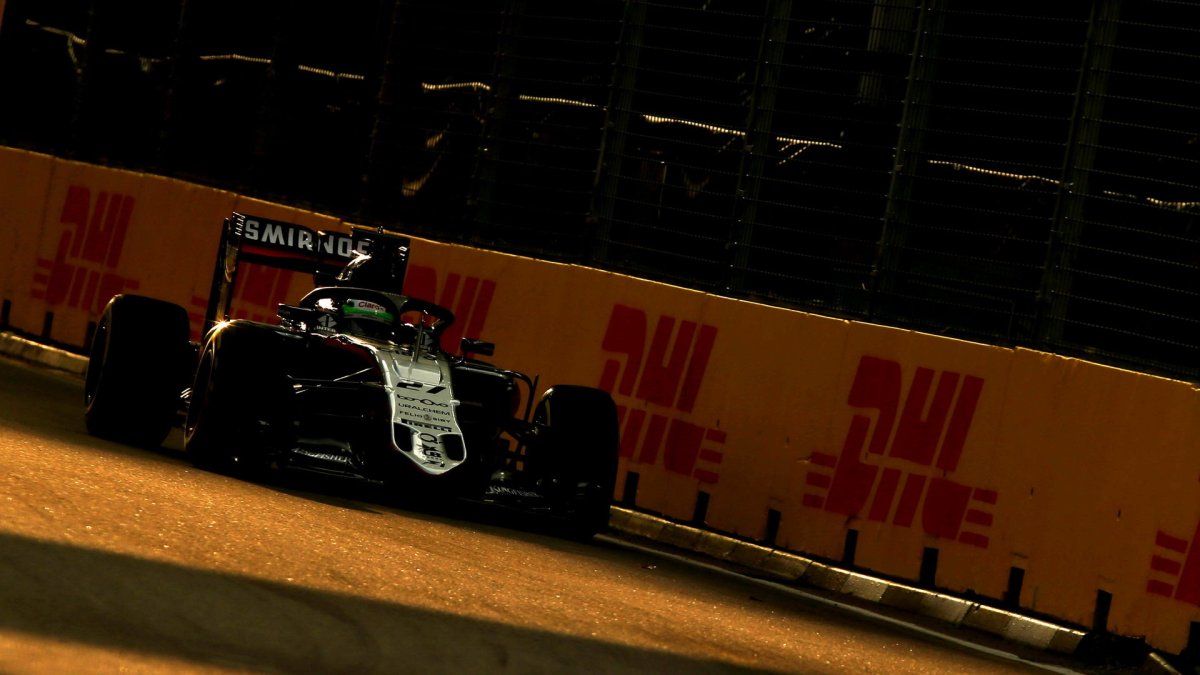 Nico Hülkenberg s halo konceptem při pátečním tréninku v Singapuru