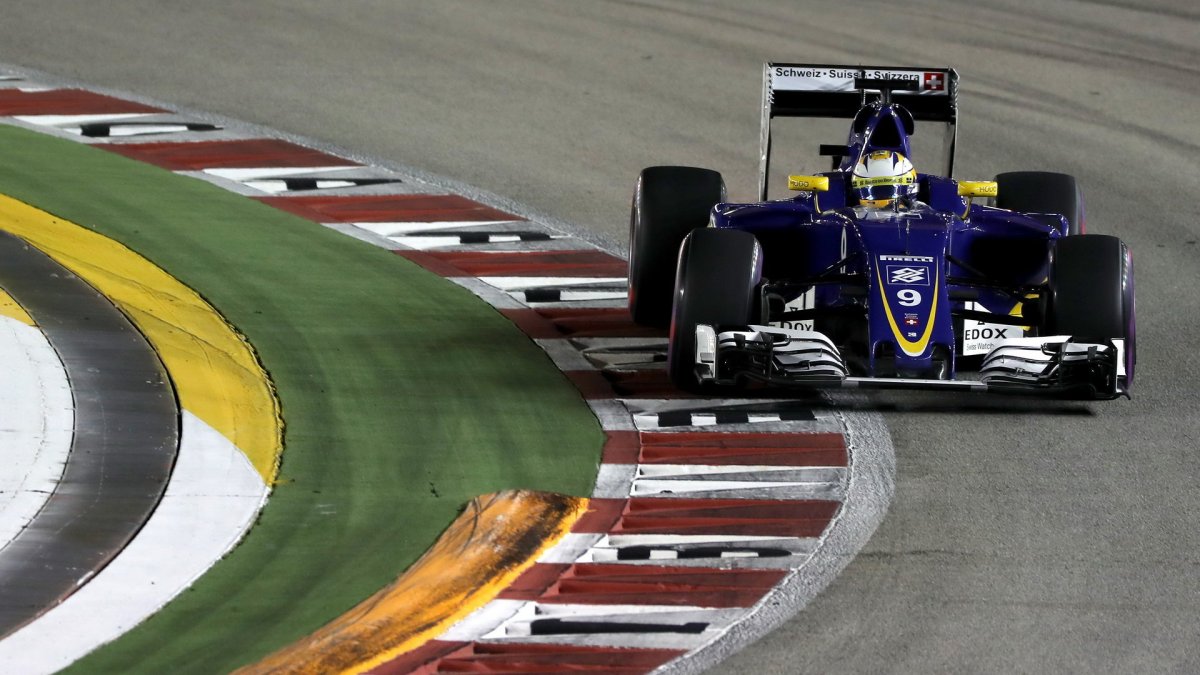 Marcus Ericsson při pátečním tréninku v Singapuru