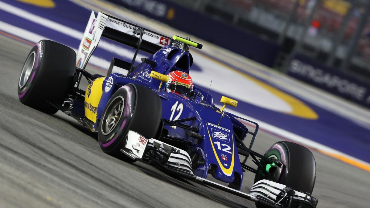 Felipe Nasr při pátečním tréninku v Singapuru
