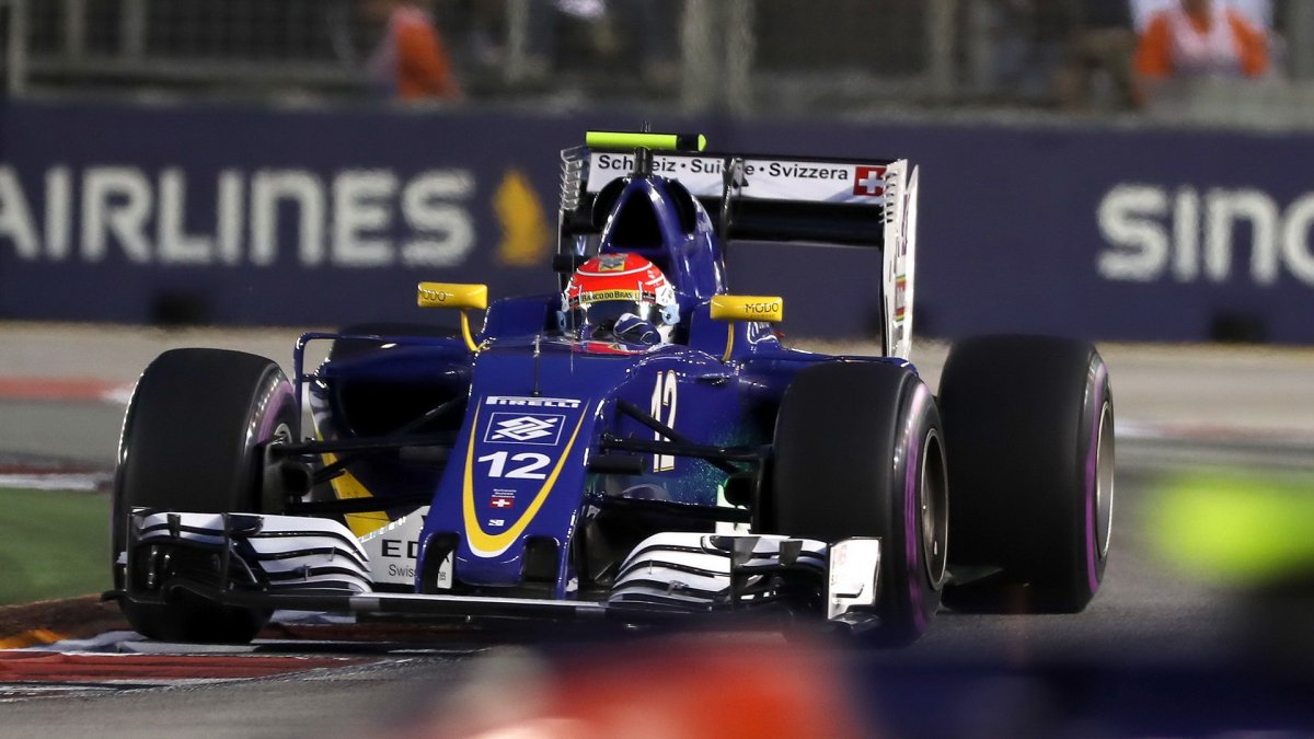 Felipe Nasr při pátečním tréninku v Singapuru