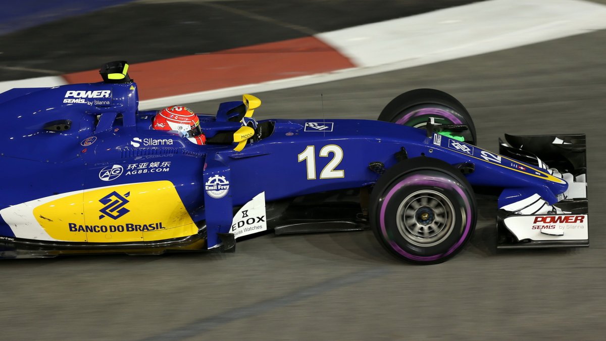 Felipe Nasr při pátečním tréninku v Singapuru