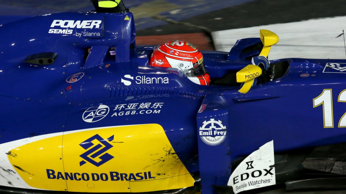 Felipe Nasr při pátečním tréninku v Singapuru