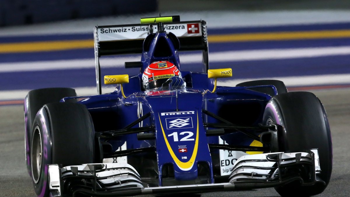 Felipe Nasr při pátečním tréninku v Singapuru