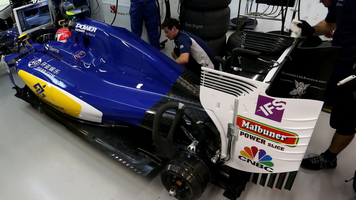 Felipe Nasr při pátečním tréninku v Singapuru