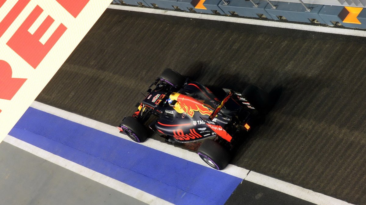 Daniel Ricciardo při pátečním tréninku v Singapuru