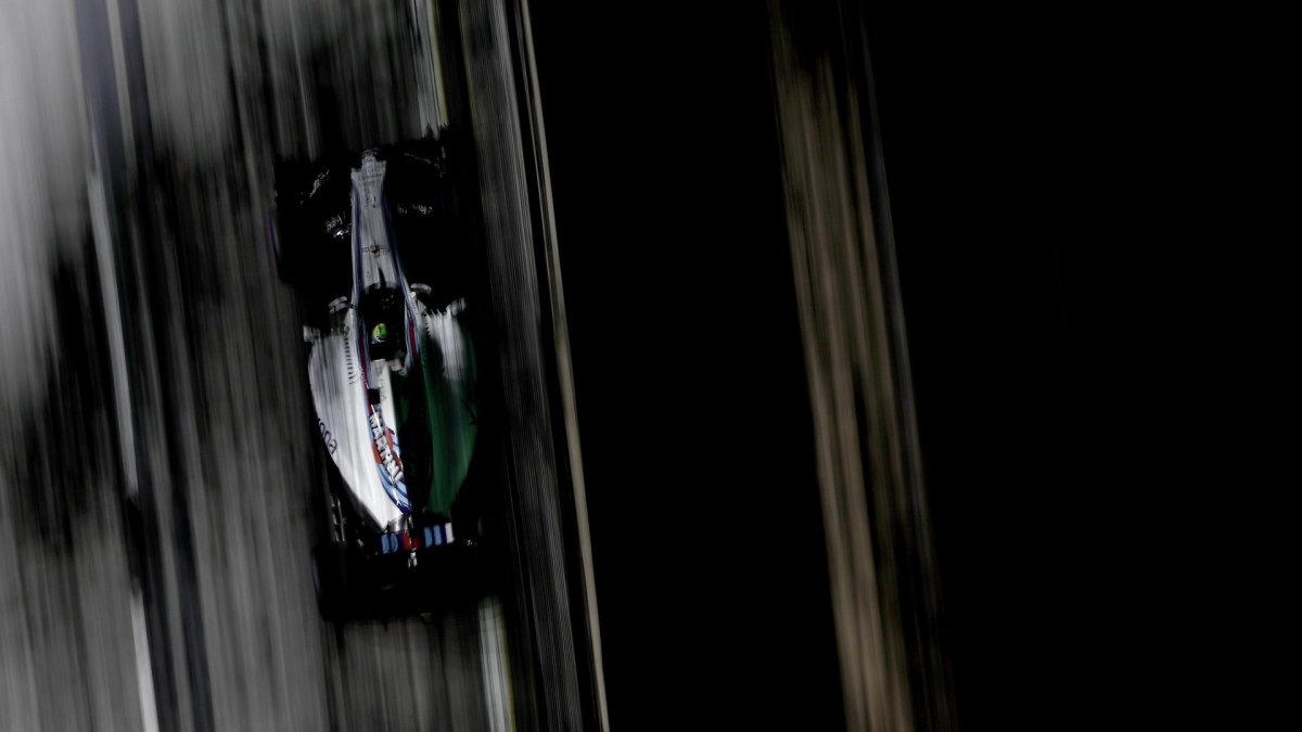 Felipe Massa při pátečním tréninku v Singapuru