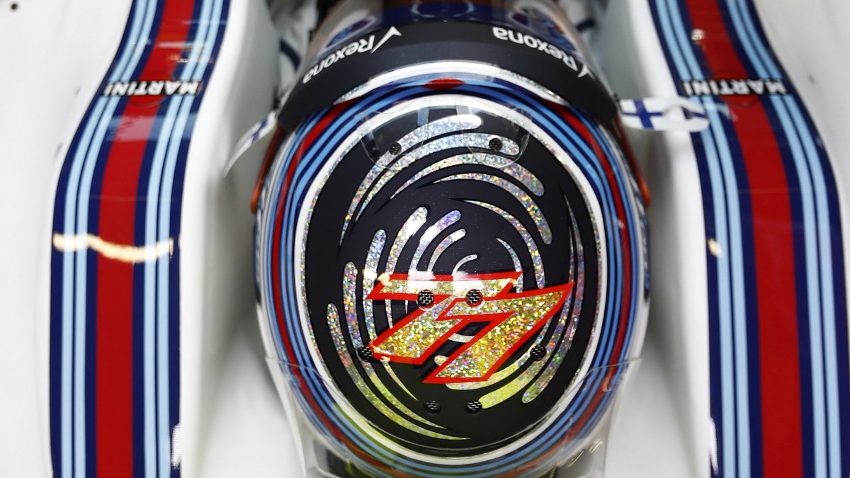 Valtteri Bottas při pátečním tréninku v Singapuru
