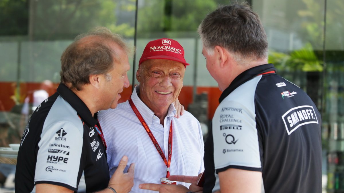Robert Fernley, Niki Lauda a Otmar Szafnauer v Malajsii