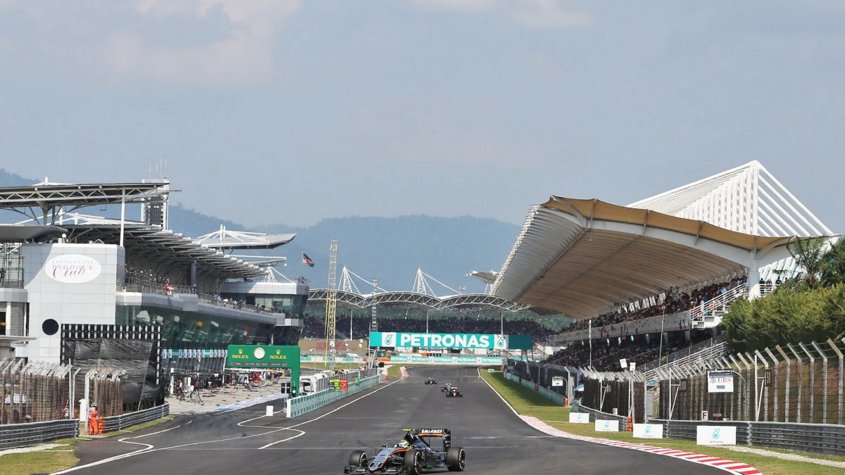 Sergio Pérez v závodě v Malajsii