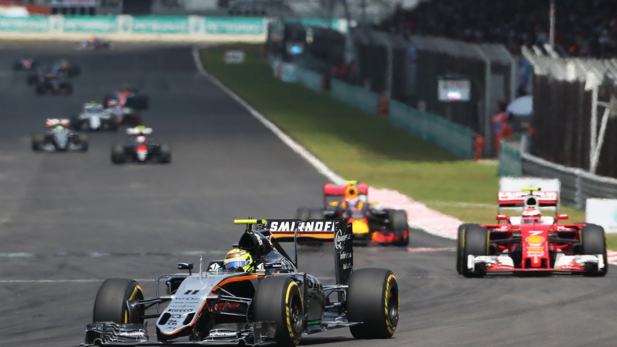 Sergio Pérez v závodě v Malajsii