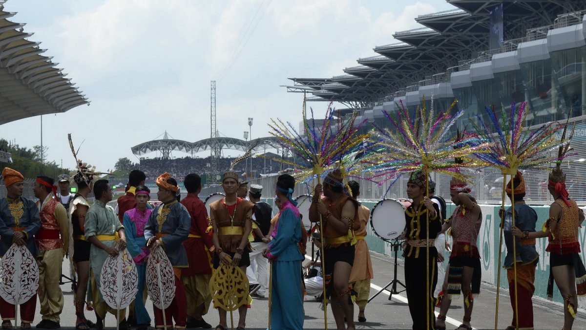 Slavnostní zahájení před závodem v Malajsii