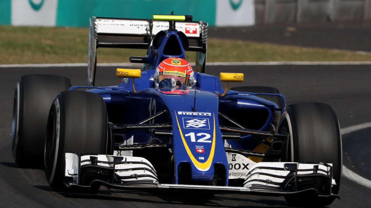 Felipe Nasr v závodě v Malajsii