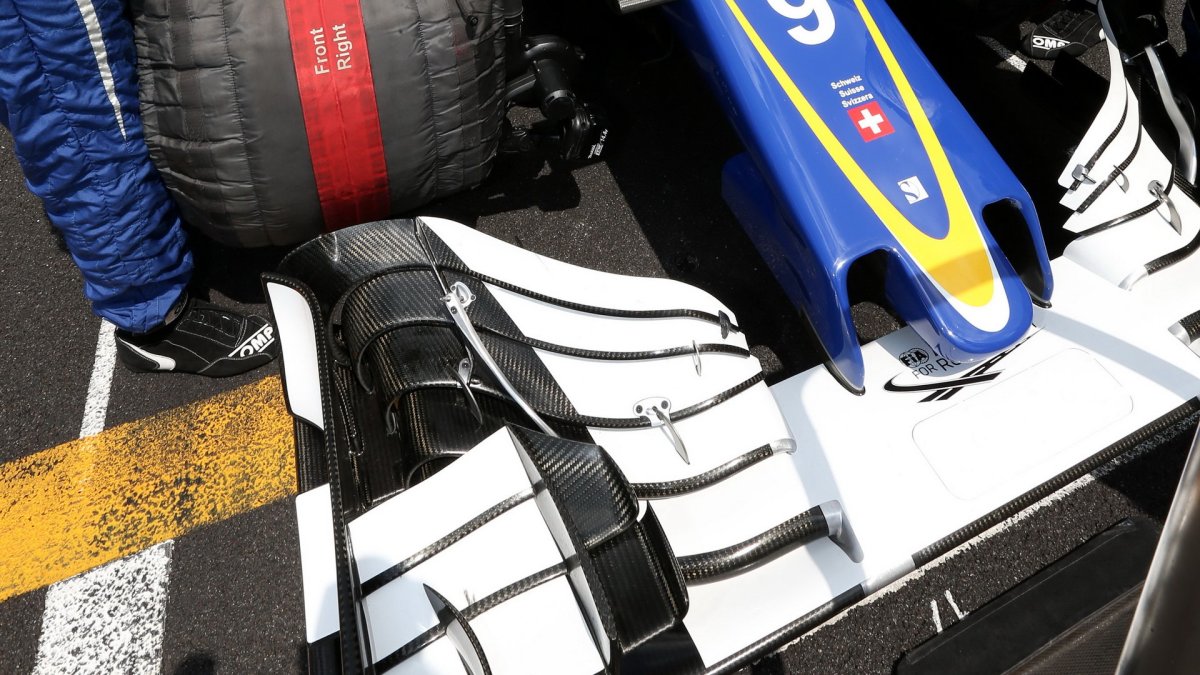 Přední křídlo vozu Sauber C35 - Ferrari v Malajsii