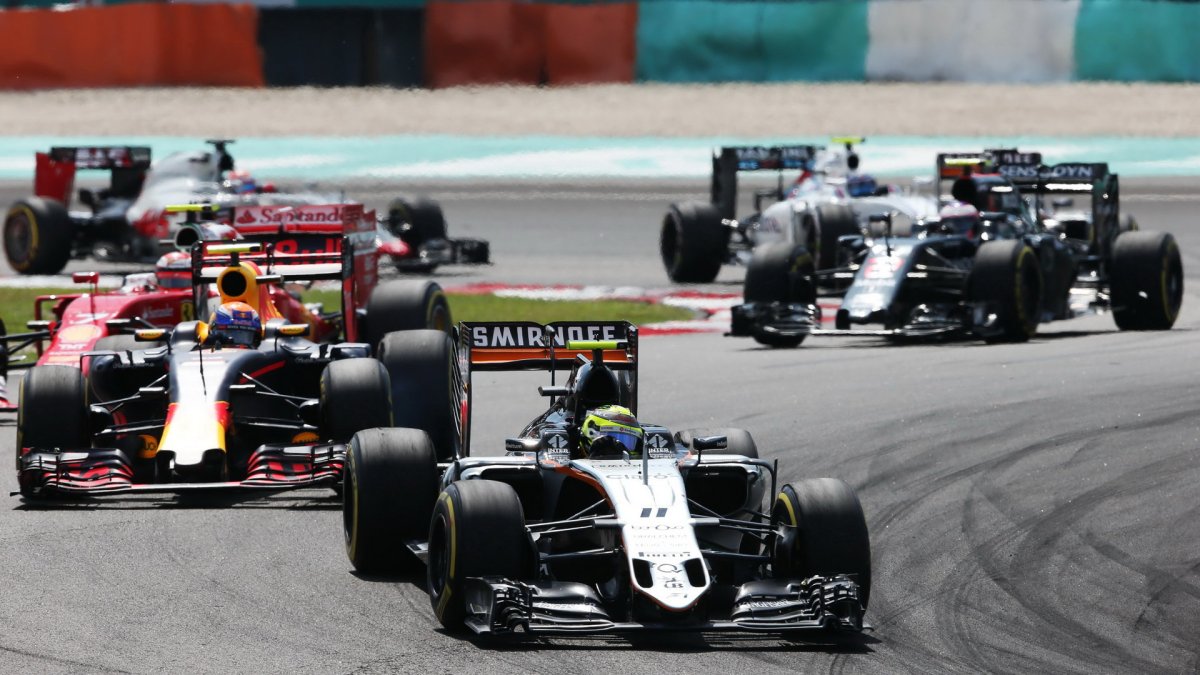 Sergio Pérez po startu v závodě v Malajsii