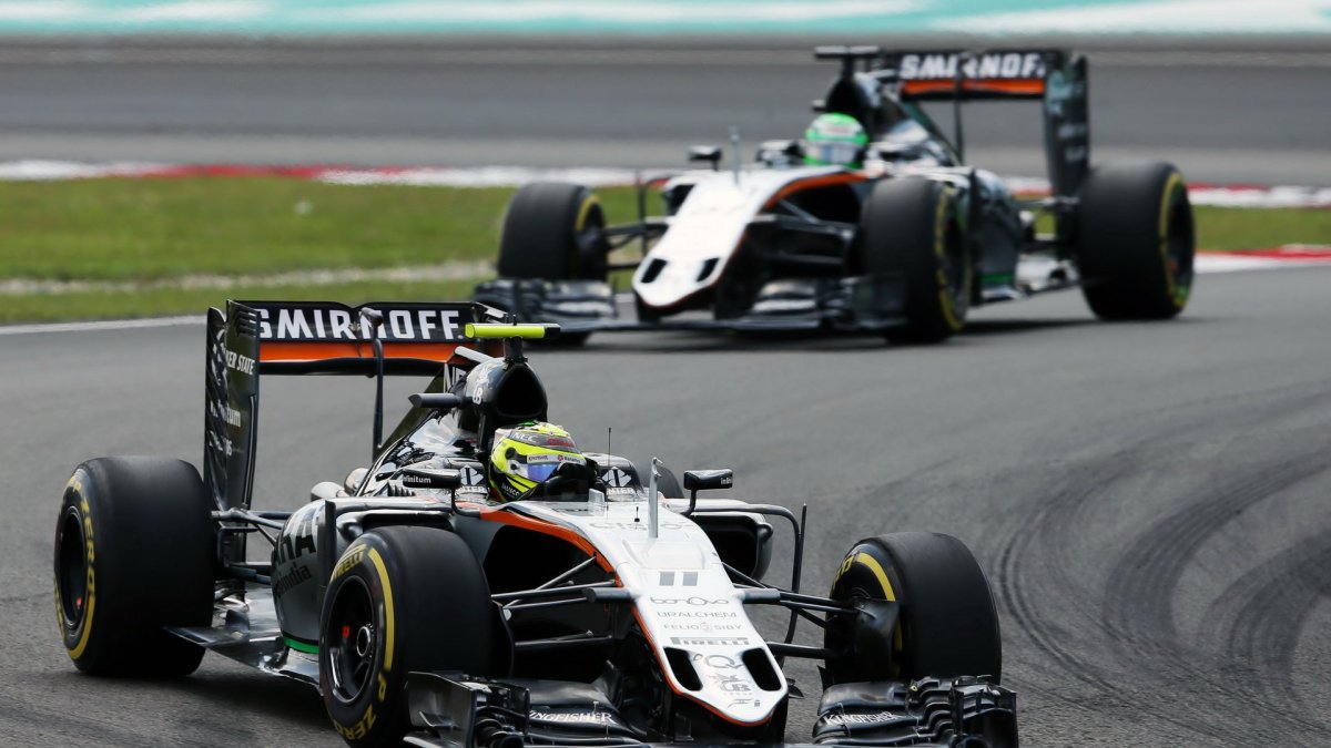 Sergio Pérez a Nico Hülkenberg v závodě v Malajsii