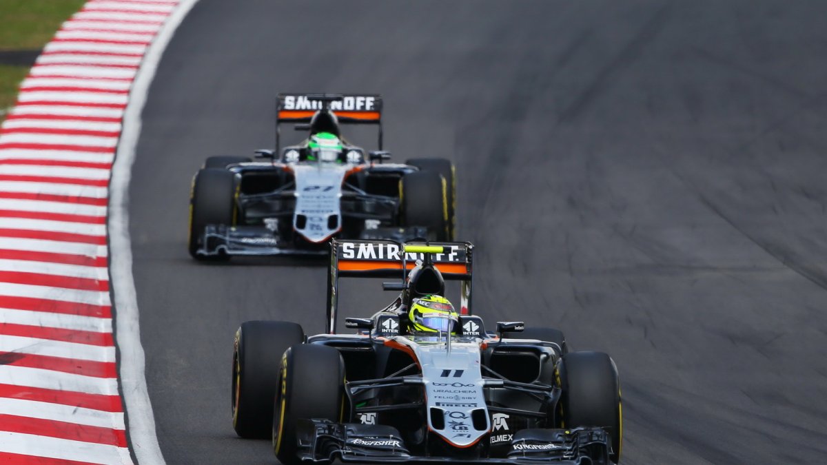 Sergio Pérez a Nico Hülkenberg v závodě v Malajsii
