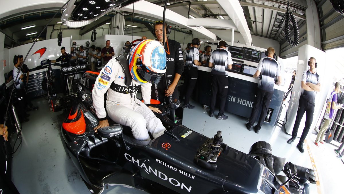 Fernando Alonso před závodem v Malajsii