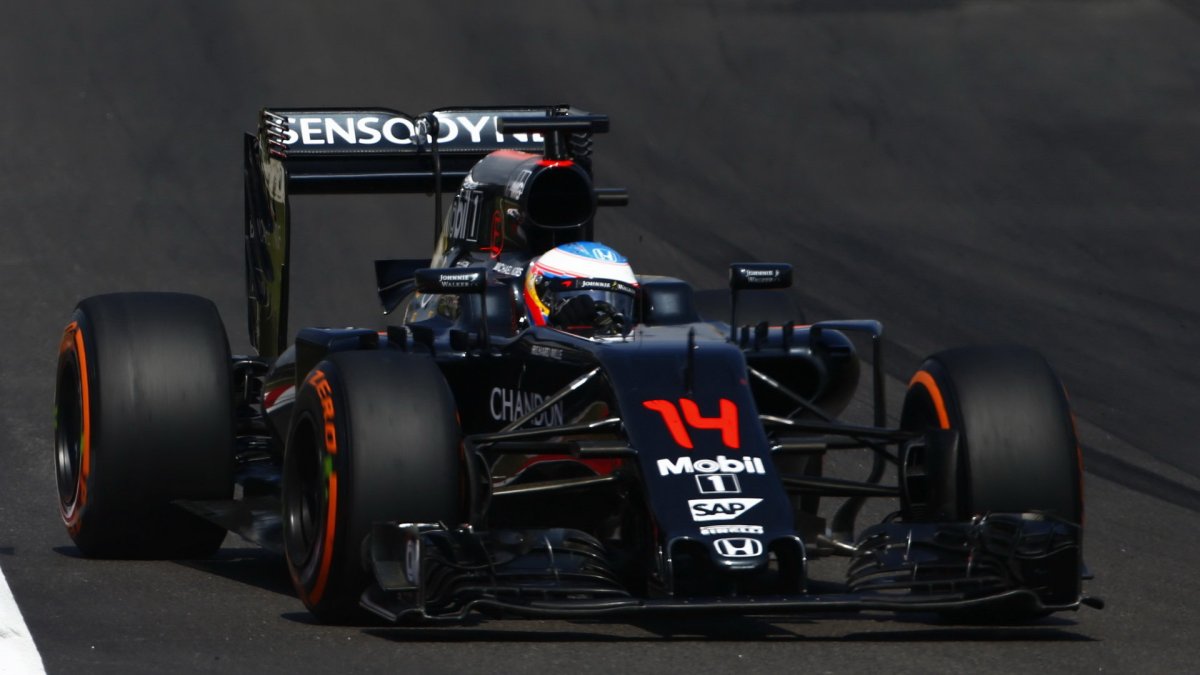 Fernando Alonso v závodě v Malajsii