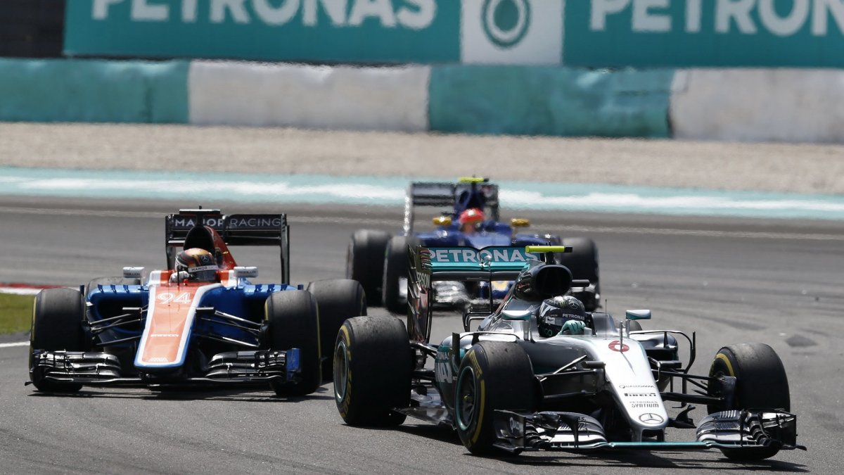 Nico Rosberg a Pascal Wehrlein v závodě v Malajsii