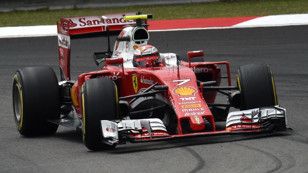 Kimi Räikkönen v kvalifikaci v Malajsii