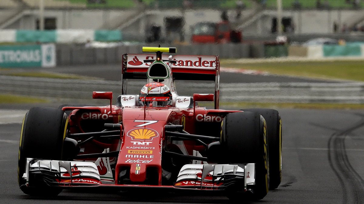 Kimi Räikkönen v kvalifikaci v Malajsii