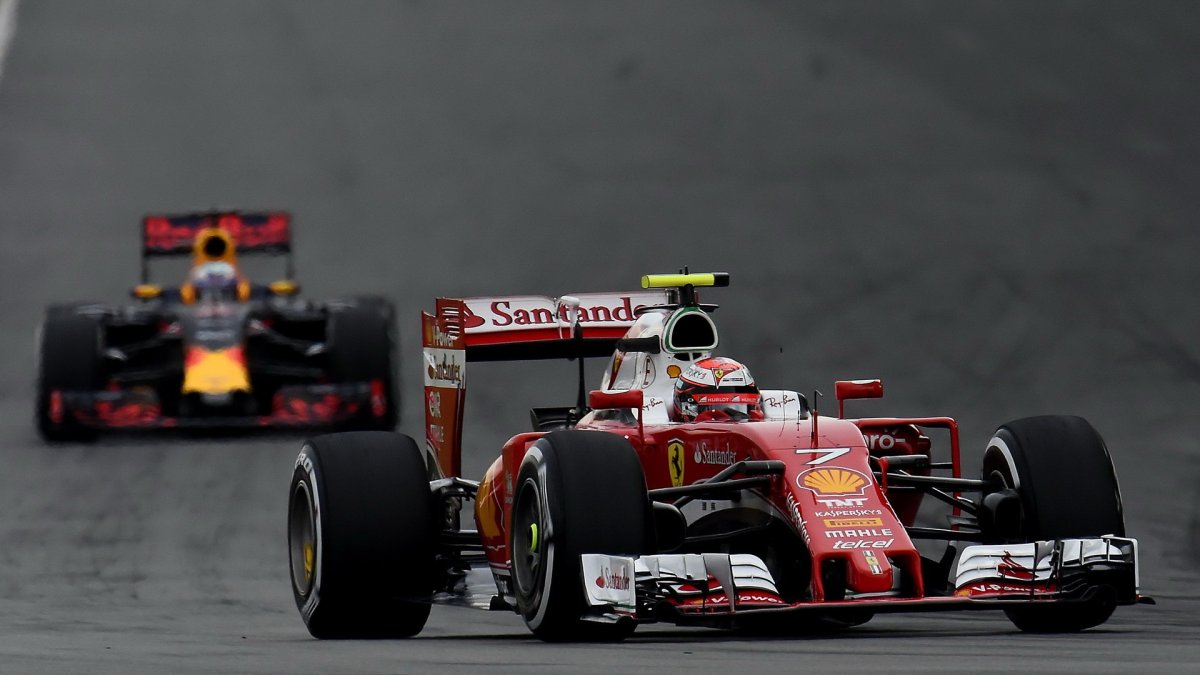 Kimi Räikkönen v kvalifikaci v Malajsii