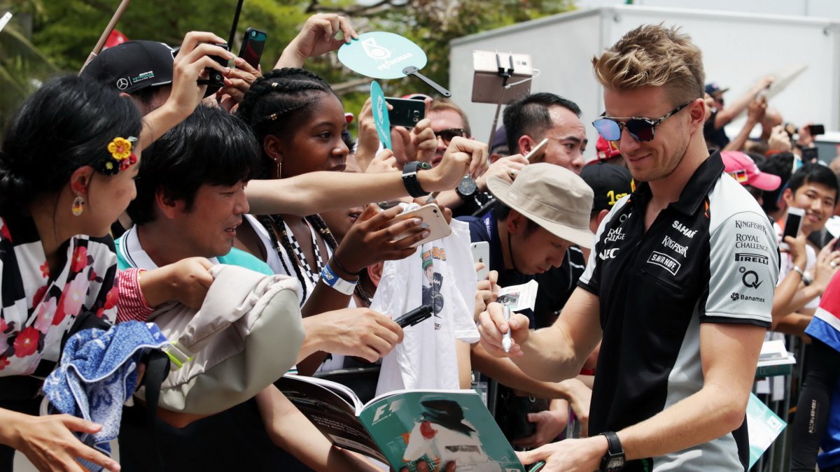 Nico Hülkenberg při autogramiádě v Malajsii