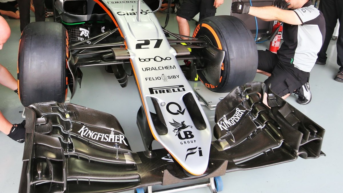 Přední křídlo vozu Force India VJM09 - Mercedes v kvalifikaci v Malajsii