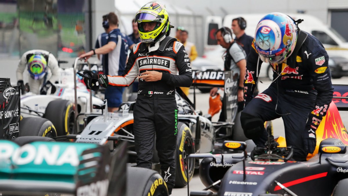 Sergio Pérez a Daniel Ricciardo po kvalifikaci v Malajsii