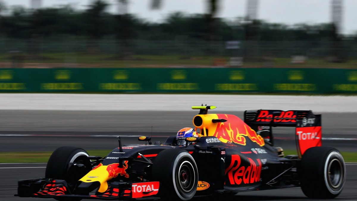 Max Verstappen v kvalifikaci v Malajsii