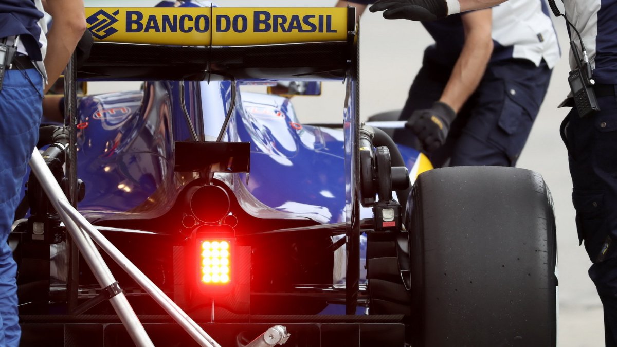 Zadní část vozu Sauber C35 - Ferrari v kvalifikaci v Brazílii