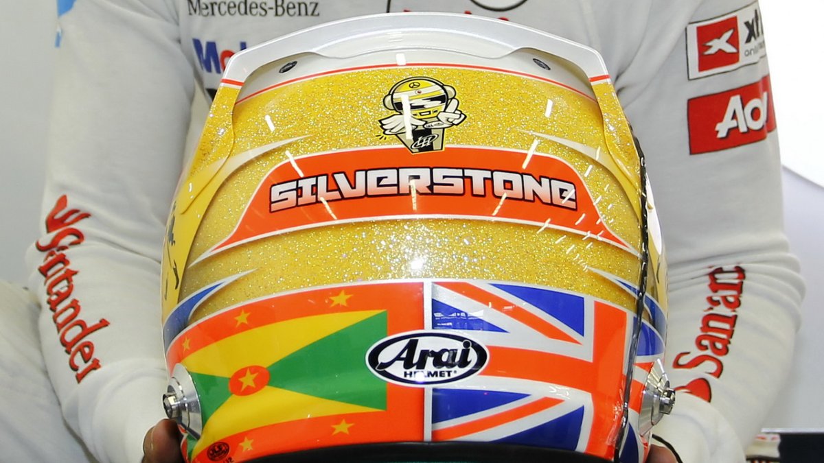 Přilba Lewise Hamiltona