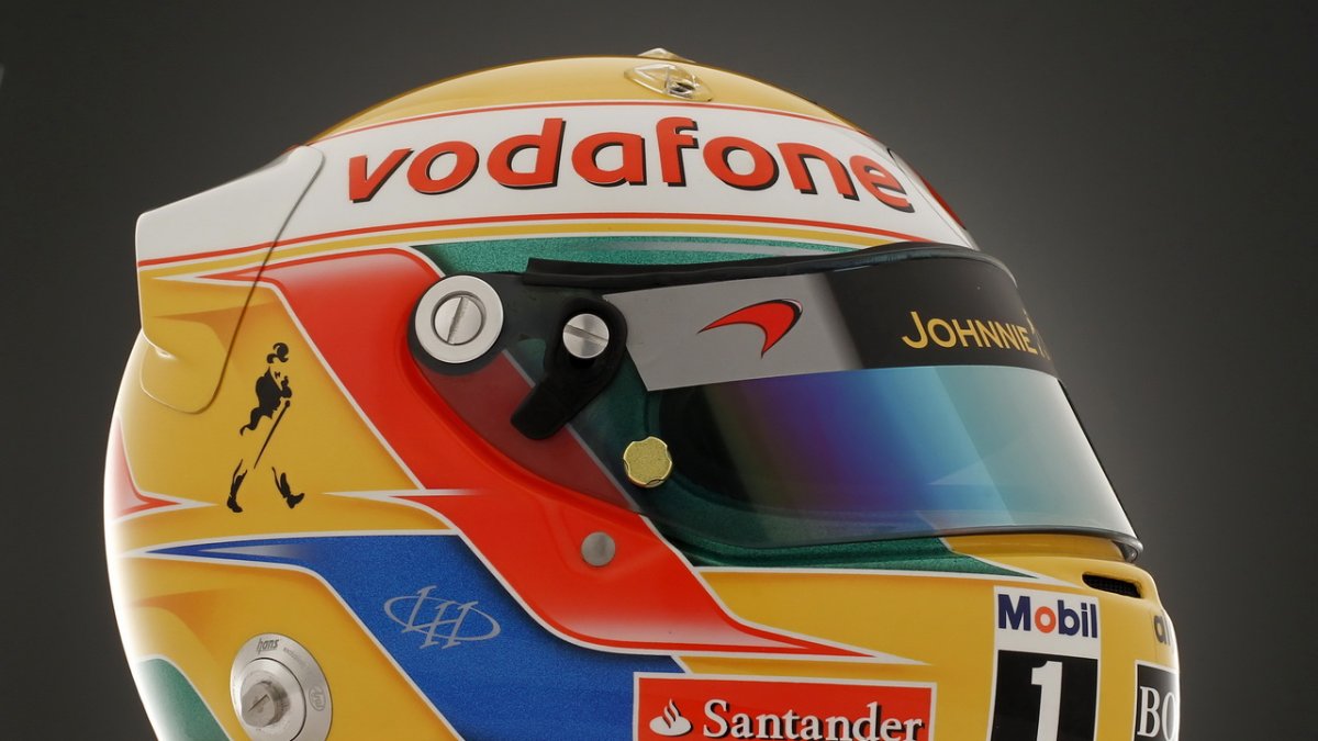 Přilba Lewise Hamiltona