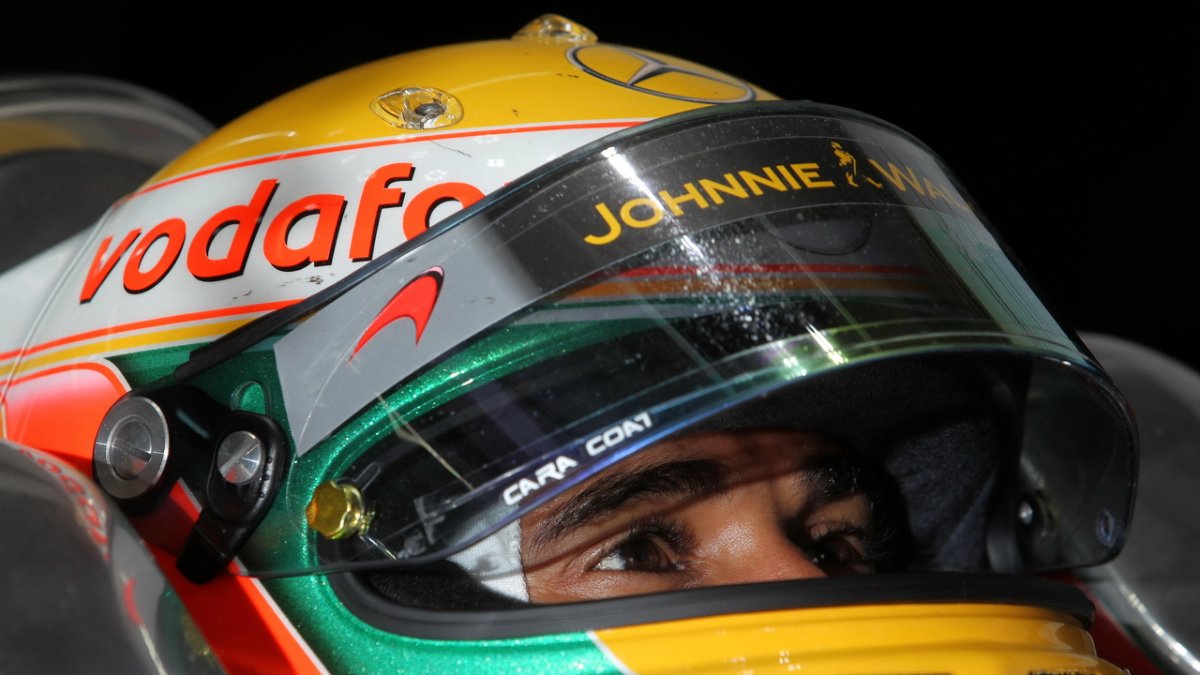 Přilba Lewise Hamiltona