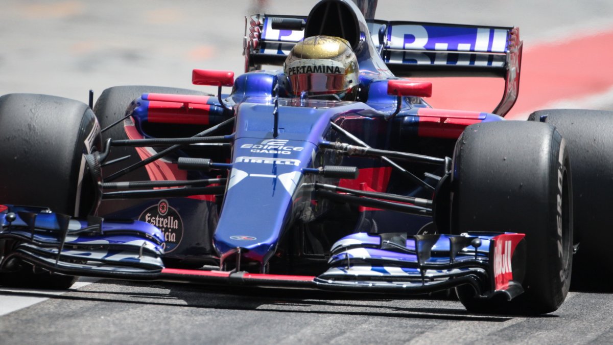 Sean Gelael při sezónních testech v Bahrajnu